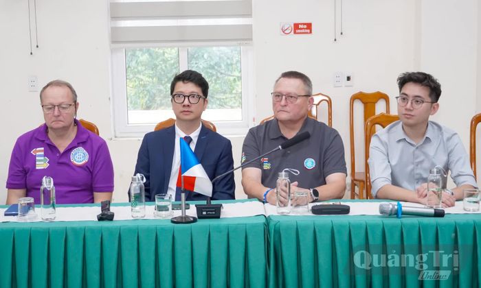Đoàn công tác Câu lạc bộ Du lịch Cộng hòa Séc tham dự buổi làm việc - Ảnh: N.H