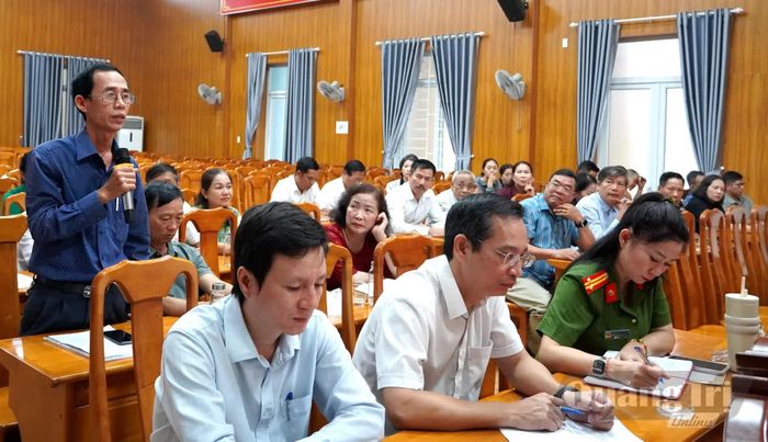 Hộ kinh doanh nêu ý kiến tại hội nghị - Ảnh: H.Tr