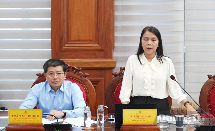 Đại diện lãnh đạo Sở Nội vụ báo cáo tại buổi làm việc - Ảnh: Q.V