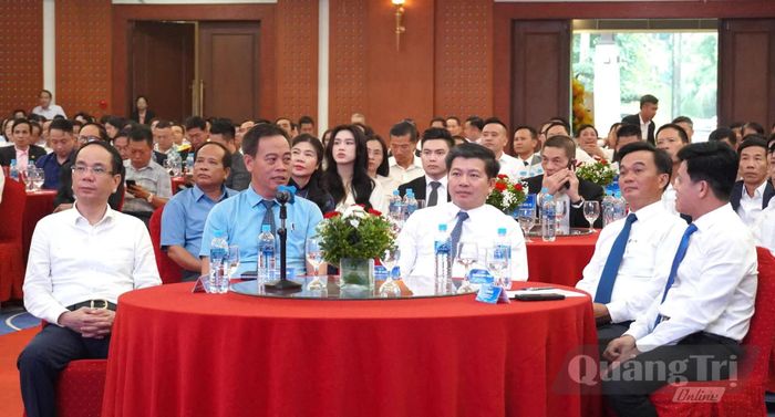 Các đại biểu tham dự buổi gặp mặt - Ảnh: C.H