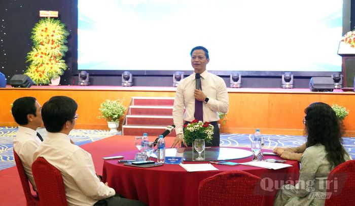 Đồng chí Vương Quốc Tuấn, Bí thư Tỉnh ủy trao đổi, gợi mở định hướng phát triển của tỉnh trong thời gian tới với các doanh nghiệp, nhà đầu tư - Ảnh: C.H