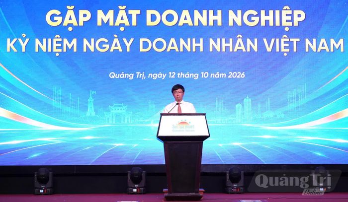 Đồng chí Bùi Hoàng Phương, Chủ tịch UBND tỉnh ghi nhận, tiếp thu những đóng góp, hiến kế của cộng đồng doanh nghiệp - Ảnh: C.H