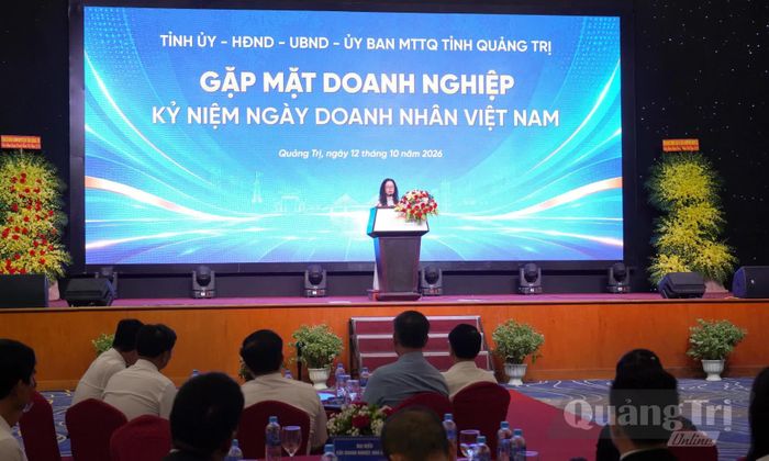 Bà Trần Thị Lan Anh, Tổng Thư ký Liên đoàn Thương mại và Công nghiệp Việt Nam cam kết hỗ trợ, đồng hành với tỉnh trong cải thiện chỉ số năng lực cạnh tranh cấp tỉnh - Ảnh: C.H