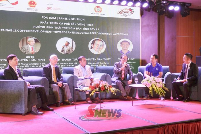 Các đại biểu tham gia tọa đàm phát triển cà phê bền vững theo hướng sinh thái.