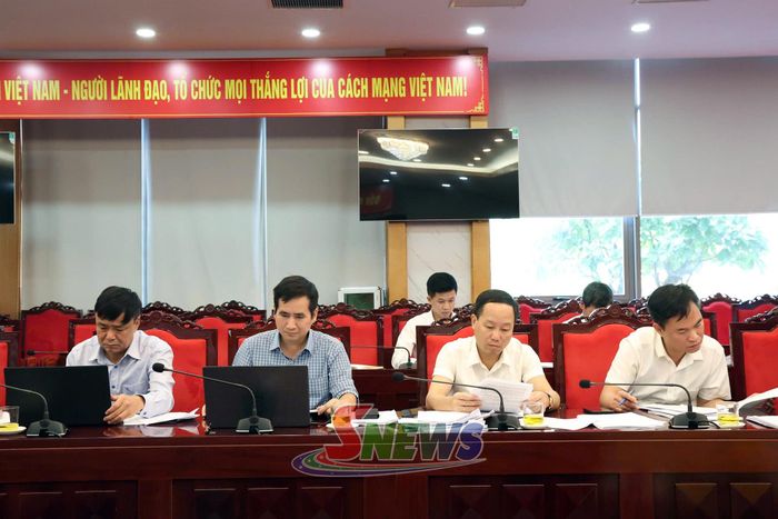 Các đại biểu tham dự cuộc làm việc.