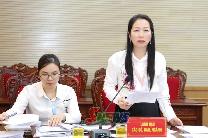 Lãnh đạo Sở Nội vụ phát biểu ý kiến.