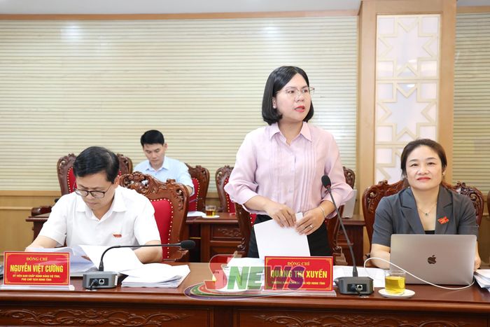 Lãnh đạo Ban Văn hóa - Xã hội phát biểu tại hội nghị.