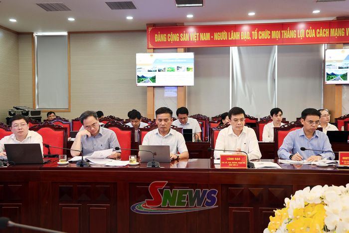 Các đại biểu dự cuộc làm việc.