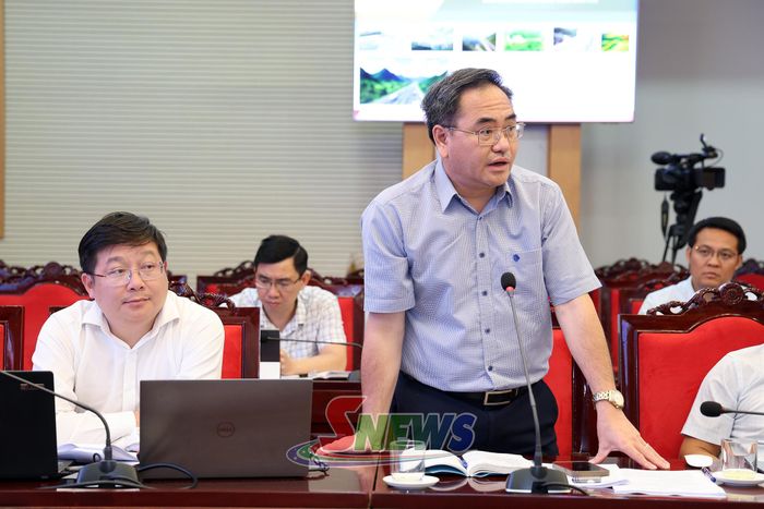 Đại diện đơn vị tư vấn báo cáo tại cuộc làm việc.
