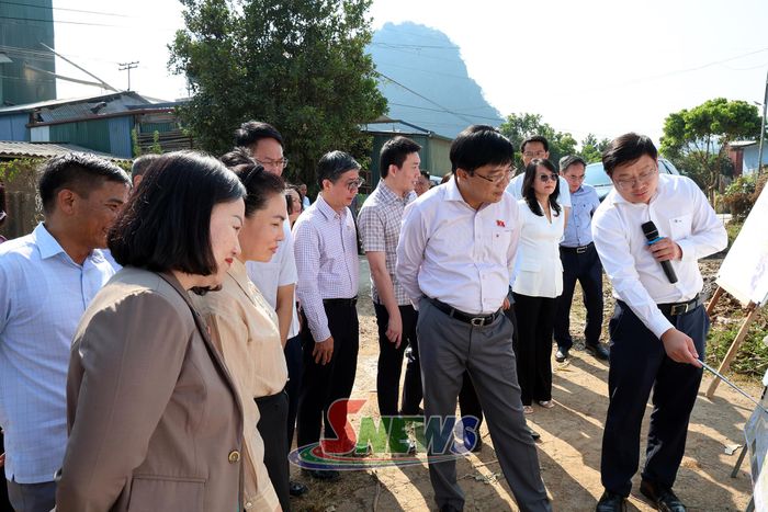 Đoàn công tác khảo sát dự án tại xã Mai Sơn.