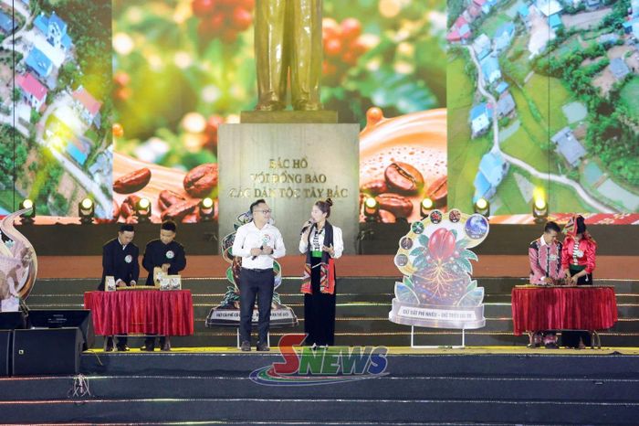 Phần thi của đội thi xã Chiềng Mai.