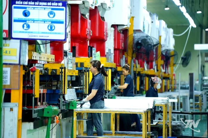 Hoạt động sản xuất tại các khu công nghiệp của tỉnh Thái Nguyên góp phần thúc đẩy phát triển công nghiệp, tạo việc làm và nâng cao giá trị sản xuất trên địa bàn. Ảnh: Lăng Khoa