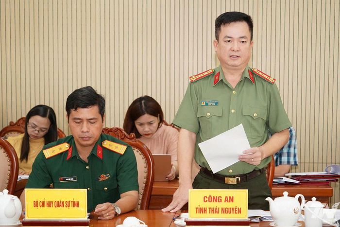 Đại diện Công an tỉnh báo cáo tại Cuộc họp.