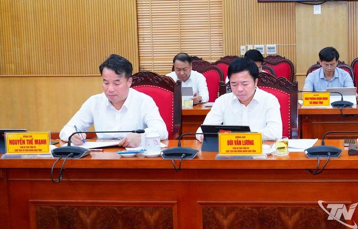 Các đồng chí lãnh đạo tỉnh dự Hội nghị.