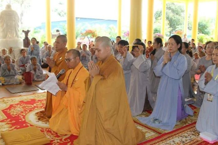 Trang nghiêm khóa lễ