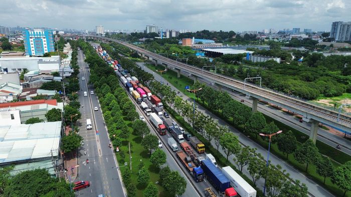 Hoàn thiện mạng lưới đường bộ là một trong những nhiệm vụ trọng tâm trong kế hoạch đầu tư hạ tầng TP.HCM đến năm 2030.