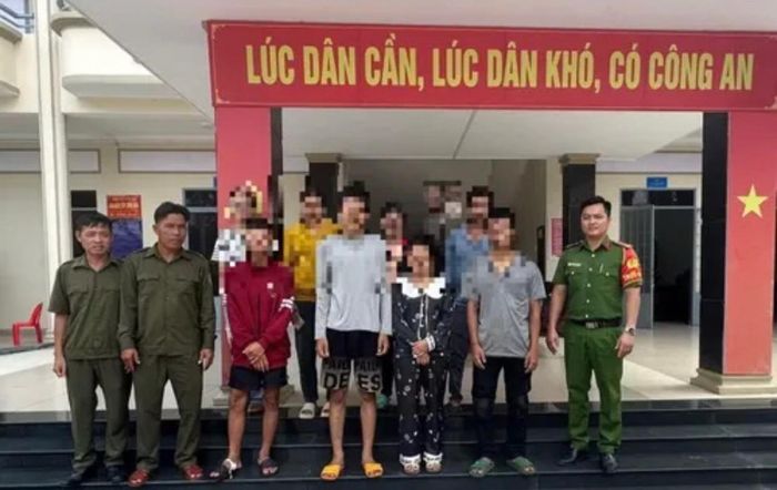 Nhóm thanh, thiếu niên được đưa về nhà an toàn.