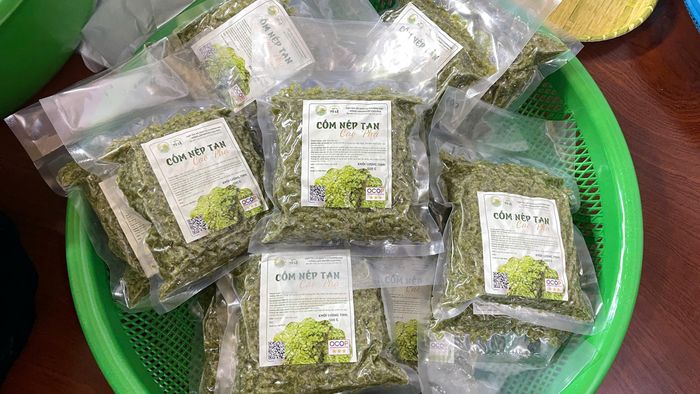 Sản phẩm cốm nếp Tan Cao Phạ (cũ) được công nhận đạt chuẩn OCOP 3 sao năm 2024, đây là sản phẩm đặc trưng gắn với vùng trồng lúa nếp Tan tại khu vực Cao Phạ, nay thuộc xã Tú Lệ, tỉnh Lào Cai. Diện tích trồng lúa nếp tại khu vực hiện đạt hơn 300ha, năng suất ước khoảng 5 tấn/ha, tuy nhiên, không phải toàn bộ sản lượng lúa đều được sử dụng để làm cốm, bởi một phần được người dân giữ lại làm thóc, xay gạo phục vụ nhu cầu sinh hoạt và tiêu thụ.  