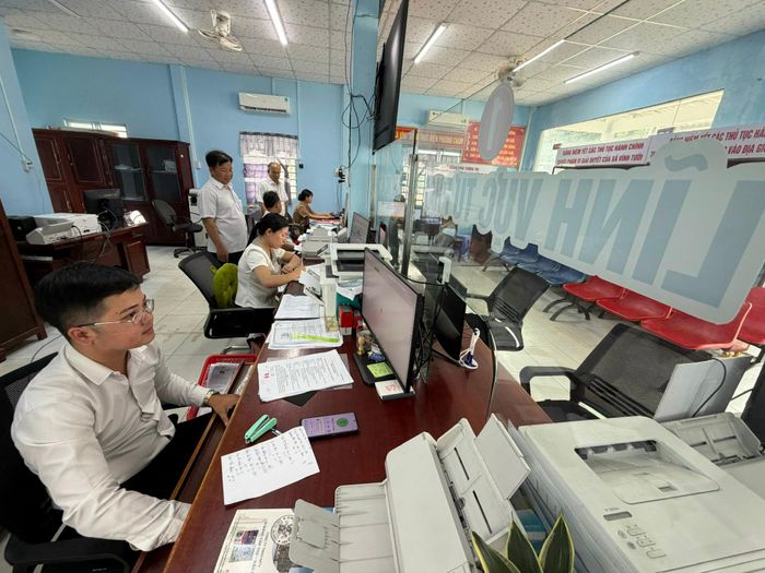 Tính đến tháng 9/2026, 103 xã, phường đã bố trí máy tính và thiết bị công nghệ thông tin cơ bản phục vụ công việc.