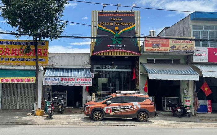 Cửa hàng "Già làng Tây Nguyên" nơi vợ chồng Tín kinh doanh.