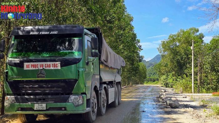  Một đoạn đường bê tông kiên cố từ mỏ Hòa Đại Phát đến mỏ Thế Thịnh phục vụ vận chuyển. 