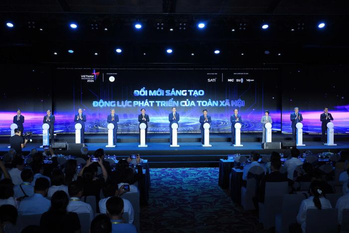 Các đại biểu thực hiện nghi lễ phát động lễ hưởng ứng Ngày hội Đổi mới sáng tạo quốc gia năm 2026