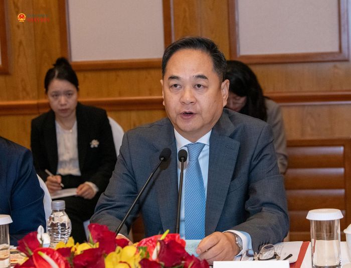 Chủ tịch Hội hữu nghị Đối ngoại nhân dân Trung Quốc Dương Vạn Minh phát biểu tại cuộc tiếp