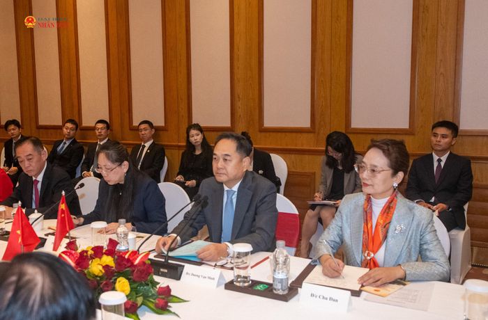 Chủ tịch Hội hữu nghị Đối ngoại nhân dân Trung Quốc Dương Vạn Minh phát biểu tại cuộc tiếp