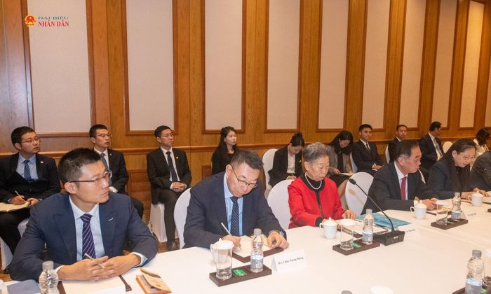 Các đại biểu tham dự cuộc tiếp