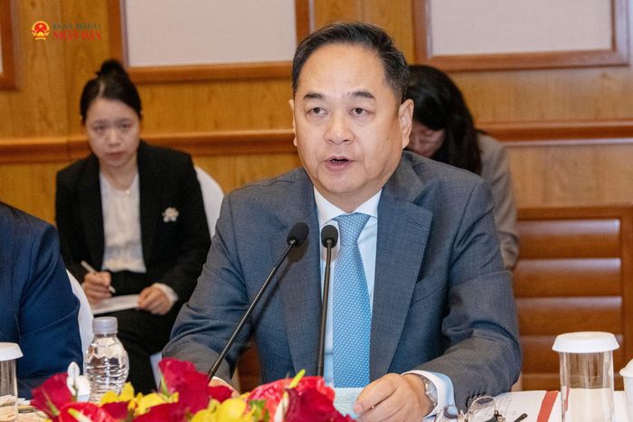 Chủ tịch Hội hữu nghị Đối ngoại nhân dân Trung Quốc Dương Vạn Minh phát biểu tại cuộc tiếp