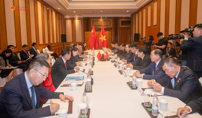 Quang cảnh Chủ tịch Quốc hội Trần Thanh Mẫn tiếp các Nhân sĩ hữu nghị Trung Quốc
