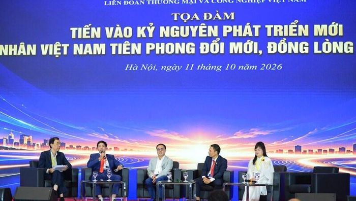 Các diễn giả tham gia phiên tọa đàm. Ảnh: Quốc Tuấn