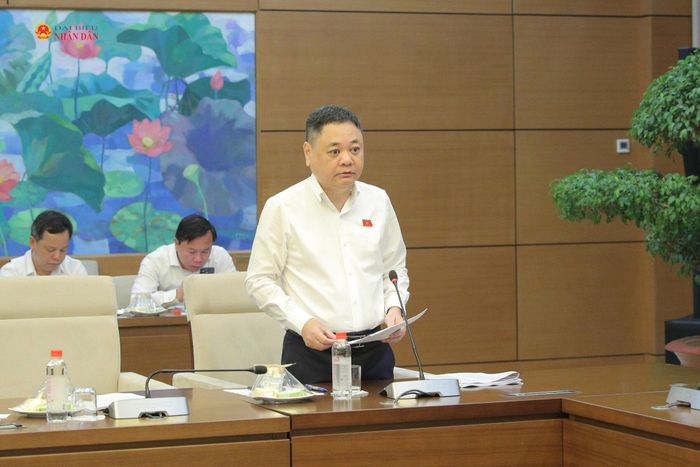 Phó Chủ nhiệm Ủy ban Kinh tế và Tài chính Nguyễn Ngọc Bảo phát biểu tại cuộc làm việc
