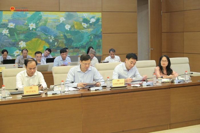 Các đại biểu tham dự cuộc làm việc