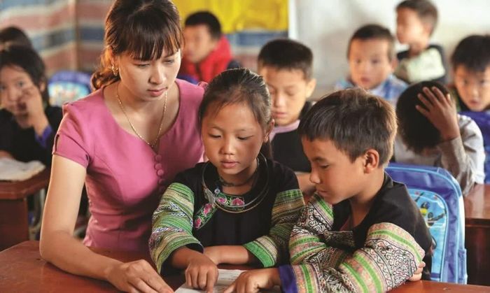 Người tham gia dạy học phải đáp ứng các yêu cầu về phẩm chất đạo đức, sức khỏe, trình độ đào tạo và bồi dưỡng chuyên môn, nghiệp vụ theo quy định. Ảnh: MOET