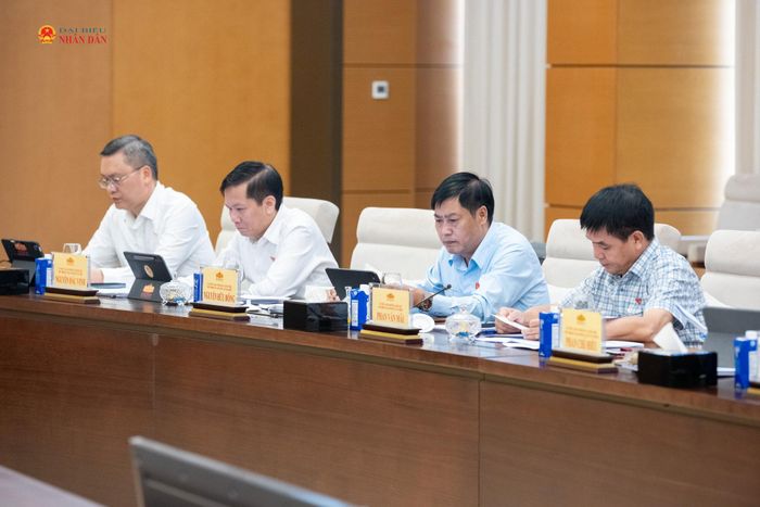 Các đại biểu tham dự phiên họp. Ảnh: Phạm Thắng