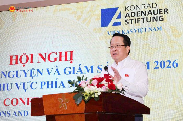 Phó Chủ nhiệm Ủy ban Dân nguyện và Giám sát Hoàng Anh Công phát biểu khai mạc hội nghị. Ảnh: Nguyễn Hành
