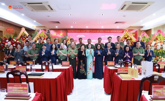 Phó Chủ tịch Quốc hội Nguyễn Thị Thanh và các đại biểu