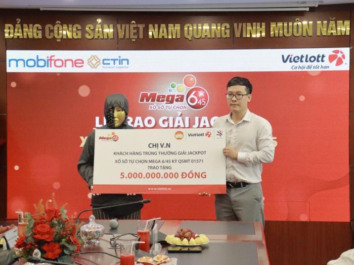 Chị V.N dành 5 tỷ đồng tiền thưởng thực hiện các hoạt động an sinh xã hội thông qua Quỹ Tâm Tài Việt