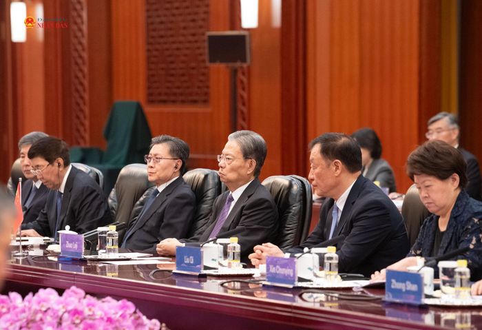 Ủy viên trưởng Ủy ban Thường vụ Nhân đại toàn quốc Trung Quốc Triệu Lạc Tế và các đại biểu Trung Quốc tại hội đàm