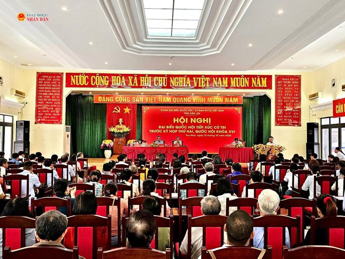Toàn cảnh Hội nghị tiếp xúc cử tri
