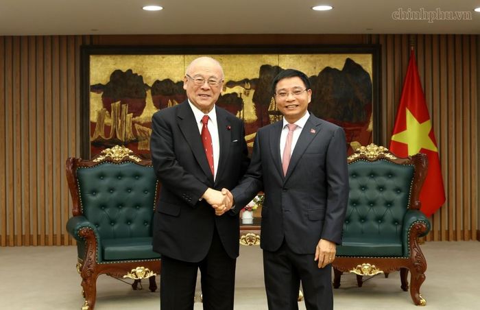 Phó Thủ tướng Nguyễn Văn Thắng tiếp ông Takebe Tsutomu, Cố vấn đặc biệt Liên minh Nghị sĩ hữu nghị Nhật Bản-Việt Nam. Ảnh: VGP