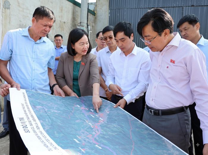 Đoàn công tác khảo sát khu vực bố trí tái định cư tại xã Chiềng Mai, Sơn La