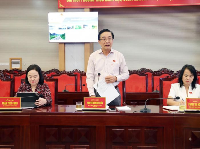 Đồng chí Nguyễn Minh Sơn, Phó Chủ nhiệm Ủy ban Kinh tế và Tài chính của Quốc hội, phát biểu tại cuộc làm việc