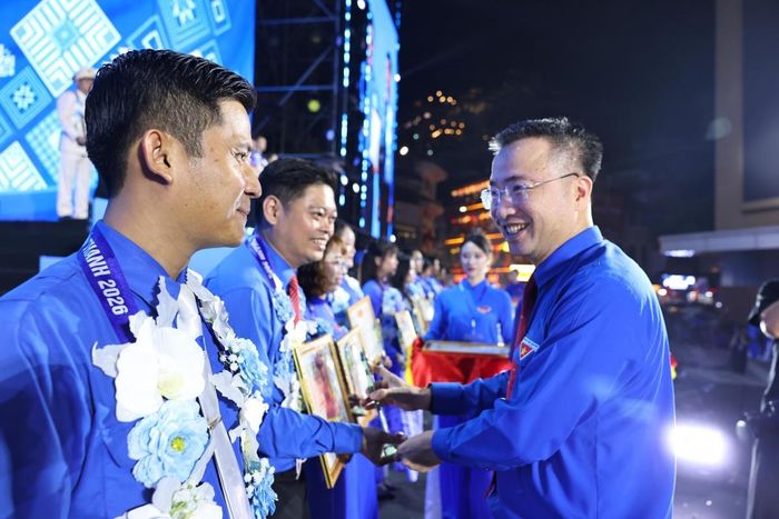 Trung ương Hội Liên hiệp thanh niên Việt Nam trao Giải thưởng Nguyễn Chí Thanh lần thứ nhất năm 2026 cho 70 cán bộ Hội tiêu biểu, xuất sắc.