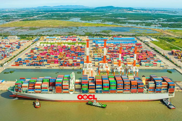 Bài toán cấp thiết đặt ra cho nền kinh tế hiện nay không phải là tăng xuất khẩu, đạt xuất siêu mà là tăng tỷ lệ giá trị được tạo ra trong nước trong mỗi sản phẩm xuất khẩu - Ảnh: C.Hoan