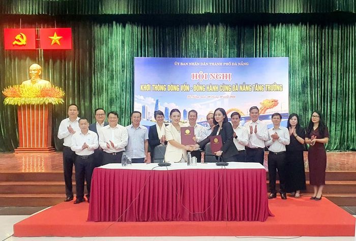 Các doanh nghiệp và ngân hàng ký kết tài trợ vốn ngay tại hội nghị
