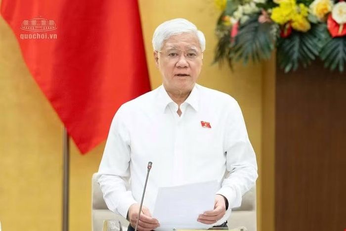 Phó Chủ tịch Thường trực Quốc hội Đỗ Văn Chiến điều hành nội dung thảo luận.