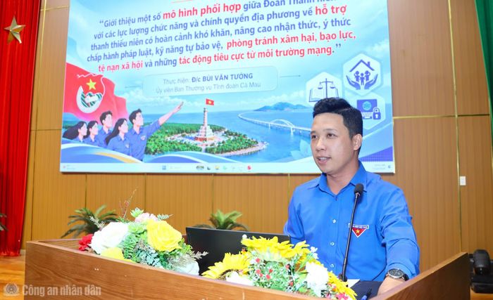 Các báo cáo viên tham luận tại hội nghị.