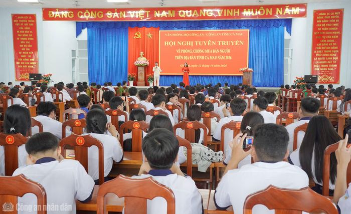 Các đại biểu dự hội nghị tuyên truyền về phòng, chống mua bán người tại phường Giá Rai và phường Bạc Liêu.